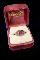 10K Gent's Ring with Red Clear Stone
