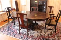 Dining Room Table w/5 leafs