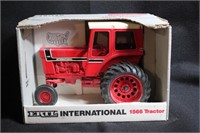 Ertl International 1566 Tractor NIB