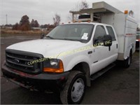 2000 FORD F-550 FOUR DOOR W/ SERVICE BODY