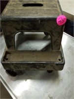 ROLLING STEP STOOL