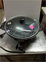 CLEAN ELECTRIC SKILLET - UNTESTED