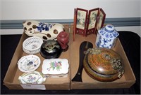 Large lot, Oriental items