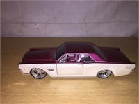 Die Cast 1:26 Scale 1966 Lincoln Continental