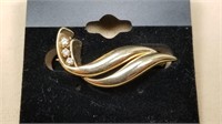 14kt Yellow Gold Ladies Brooch with 3 Diamonds