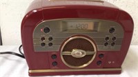 RCA vintage style cd clock radio powers on