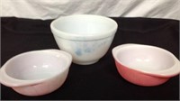 3 vintage Pyrex bowls