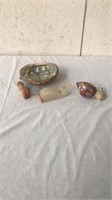 Shell light, abolone shell, 2 marble figurines