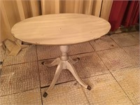 Nice Neoclassical Oval Table