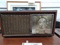 Antique Zenith tube radio