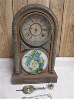 Atq/Vintage Floral  Mantle Clock w/ Pendulum -