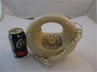 Téléphone jaune vintage