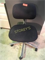 Steno chair on chrome base, black colour