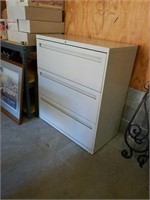 Hon 3 drawer filing cabinet approx 36 x 19 x 41