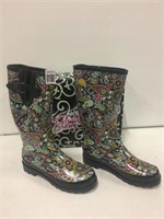 PRINTED BOOT SIZE 8