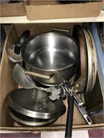 Pots/pans/cookie sheets/ kitchen items