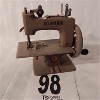 TOY SINGER SEWING MACHINE