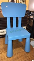 Blue molded plastic children’s chair, (793)