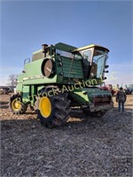 7720 John Deere Combine