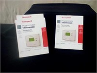 Lot of 3 programmable thermostats