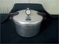 Maid of Honor 16 qt. pressure cooker