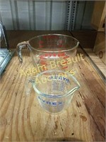 2 Pyrex glass measuring cups