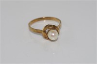 9ct yellow gold and pearl ring