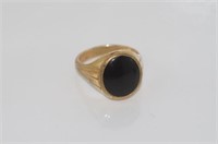 Vintage 9ct yellow gold and onyx ring