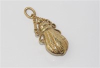 Good 9ct gold filigree perfume bottle pendant