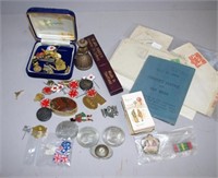 Quantity of vintage badges and cigarette cards