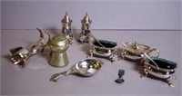 Quantity silver plated condiment pieces