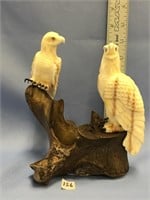 2 Eagles mounted on a disk, with back talons, in e