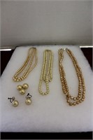 SELECTION OF PEARL? NECKLACES AND MORE