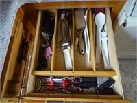 Contents of kitchen drawers.