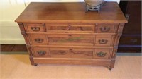Antique 5 drawer dresser, great veneer front, on