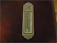 W.E Saunders And Sons Metal Thermometer