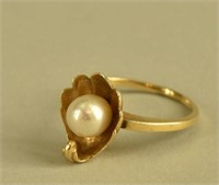 14k Yellow Gold And Pearl Ring