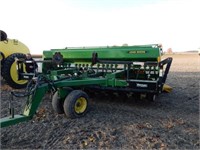 JD 750 DRILL W/YETTER MARKERS