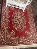 Red area rug, 5'x 8'