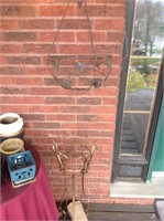Metal plant stand with pair of metal hanging