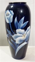 Porcelain Toyo Vase