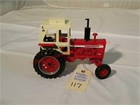 Ertl IHC Farmall 1356 Tractor 1/16
