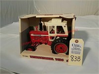 Ertl IHC Farmall 1456 Tractor NIB 1/16