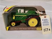 Ertl John Deere 820 Tractor NIB 1/16