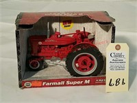 Ertl IHC Farmall Super M Tractor NIB 1/16