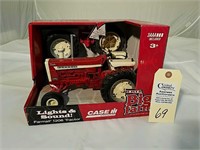 Ertl IHC Farmall 806 Big Farm Tractor NIB 1/16