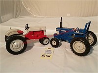 Ertl Ford 7710 Tractor and 800 Tractor 1/16