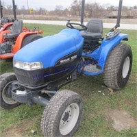 New Holland 1530 MFWD utility tractor