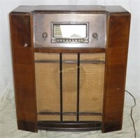 Antique Silvertone 5 Channel Console Radio