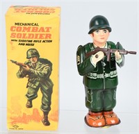 JAPAN Tin Windup COMBAT SOLDIER WITH RIFLE w/ BOX